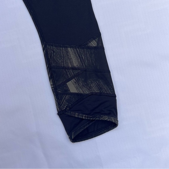 Lululemon Run the Course geometric green & black crop mid rise leggings - Picture 8 of 9